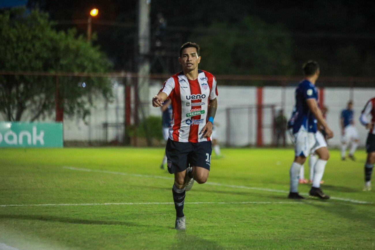 Benjamín Aceval se instala en el podio de la Intermedia