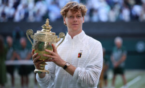Sinner gana su segundo Wimbledon tras remontar ante Zverev