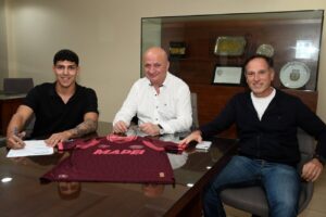 Lanús hace oficial el fichaje de Allan Wlk