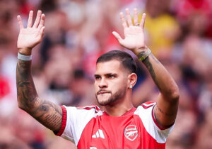 Guimaraes se presenta a la hinchada del Arsenal: 