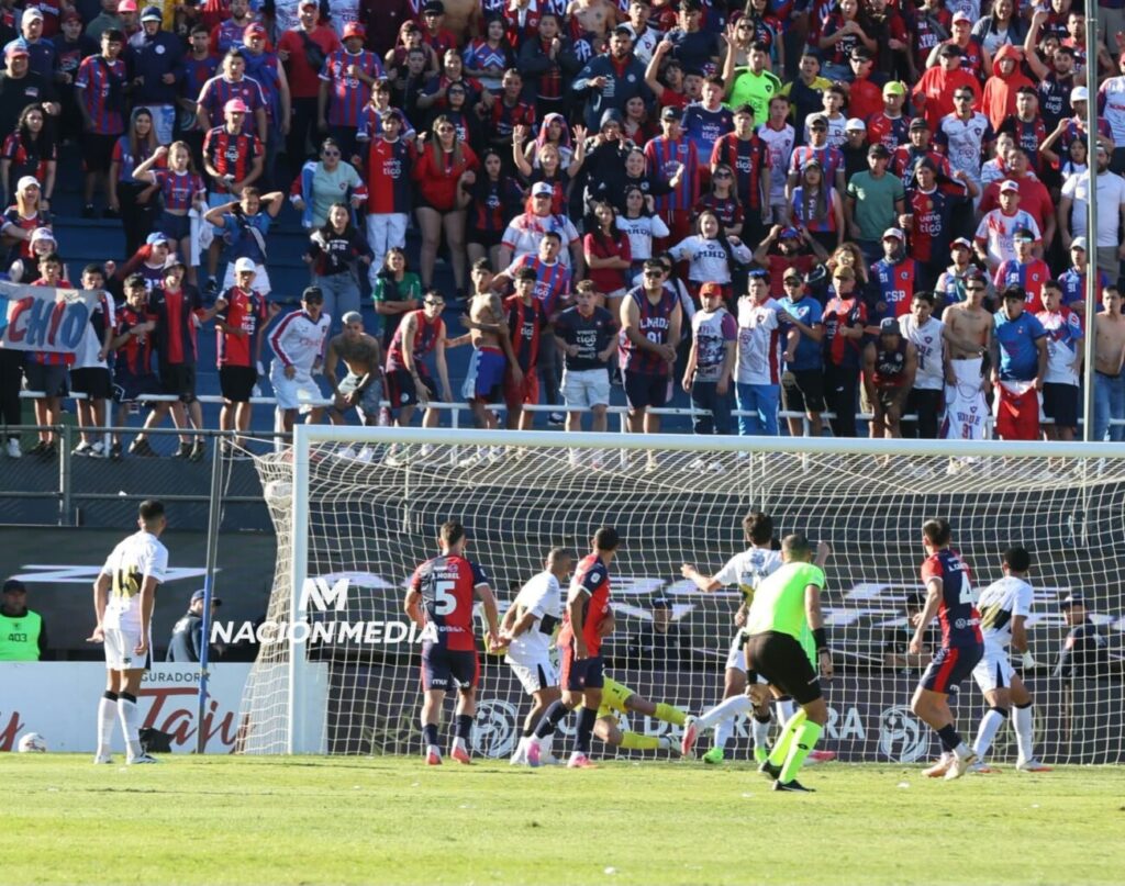 Cerro Porteño toma ventaja en el superclásico paraguayo