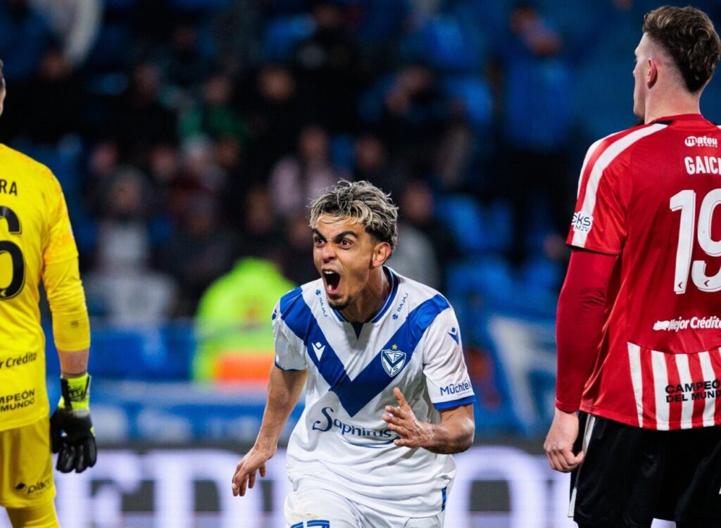 Ronaldo Martínez anota su primer gol con Vélez Sarsfield